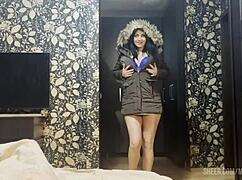 Hey MilfyCalla, kahverengi kürklü kapüşonlu ceketine damlayan dölü görmek ister misin?