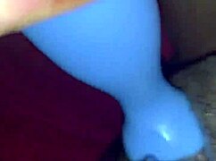 Milf si masturbuje svou mokrou píču pro mě v sólové akci