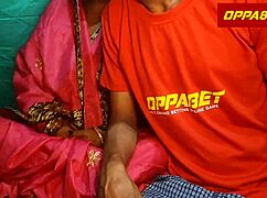 زوجة ديسي في ساري أحمر حار تفتن لجنس حار. مقطعها الأخير في ويب سيريز يكشف كل شيء.