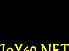 בחורה רטובה מסדרת משחק סולו עם דילדו