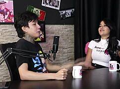 Gammel gruppe brasiliansk cuckold gennemsigtig røvknulning kompilering BDSM sex swingers DJ Rafa Loira og Mateus Hwang sheer red