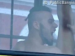 Ekstreme elskere knalder hårdt i offentlig bus mens passagerer ser chokeret til