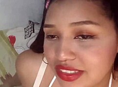 Latina Adolescente Jode en Cama de Halloween