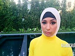 Hijaplı üvey kız kardeş ilk kez siki dener ve her saniyeyi sever. Büyük memeleri her vahşi vuruşta sallanıyor