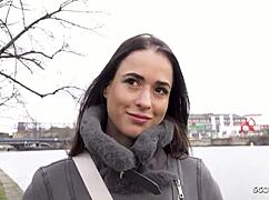 Nemška skavtinja - velika rit Lydiamaus96 z visečimi joškami v grobem casting jebanju