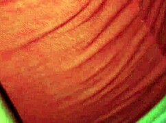 和继妹一起闲逛，看电视时调皮