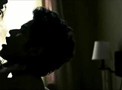 stars de célébrités chevauchent dur dans des scènes torrides à cul nu