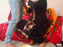 Stedmor Spiller Sandhed eller Dare, Bliver Vild Med Stedsøn! 😲