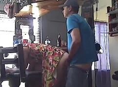 Špionážní kamera chytá mého 40letého manžela, jak podvádí s mladou 18+ sousedkou