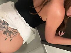 Experiencia con Novia en Sexo Público en el Centro Comercial - Macy Meadows