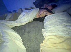 היי, ראית את אמא חורגת ישנה לוקחת את הזין שלי אתמול בלילה?