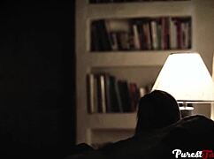 クラシックタブーレトロシーン、18歳以上のティーンベイブが彼の半分の年齢でハードコアアクション