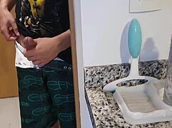 patrão me jebe v kuhinji, hudiča, nisem mogla upreti njegovemu ogromnemu kurcu v riti