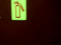 Anna Hutchinson, απλά μια κόκκινη με μικρά στήθη σε αυτή την αυστραλιανή compilation