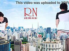 Gigantische Dame Zonder Slipje Paradeert Door Stad, Groter Dan King Kong, Wat Een Show!