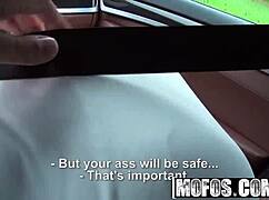 Zaprta najstnica Taissia Shanti vzame trdo jebanje v rit za vožnjo z avtom