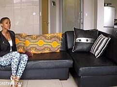 Afrikansk casting - busty ebony babe får fissen kneppet for at lukke handlen.