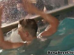 Človek, ti mišičasti hunk-i so me pravkar skupinsko jebali in zalili s spermo