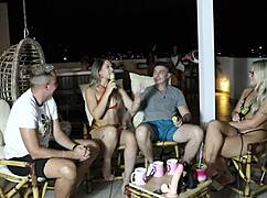 Ze was verloofd toen ze buiten neukte met Victor Mustang op eerste afspraak - Elo Cardone sheer red