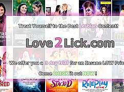 दो स्टूडेंट्स टीचर को लिक करते हैं पनिशमेंट से बचने के लिए