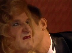 嘿，想看大奶金发Marylin这个周末被猛操吗？