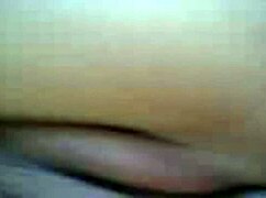 สาวมาเลเซียเย็ดป่าเถื่อนบนทุ่งโล่ง! 😜