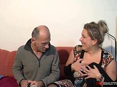 Ορνιάρικη ξανθιά παχουλή μαμά γαμάει μεγαλύτερο τύπο για τεράστιο κρέμασμα