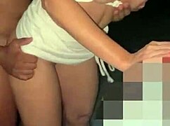 Mož ponudi čudovito rdečelasko ženo dvema študentoma