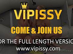 Видел когда-нибудь блондинок лесбиянок, дико писающих друг на друга?