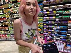 Spaziergang in der Stadt mit Vibrator drin, ups, so peinlich!