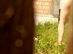 Dias de verão significam espiar tetas grandes ao ar livre 😍