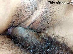 Mä oon vaan hulluna lähikuvaan intialaisesta karvaisesta pillusta naimiseen, tiedätkö