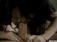 Wow! Želiš videti pornstarsko Laurie Smith sesati za umazan izbruh?