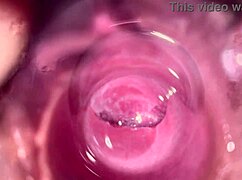 Kamera Mia'nın Kremsi Dar Amcığına Derin Dalıyor