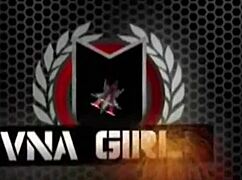 בוגרת דוקסמה מפשיטה חצאית לרכיבה על הזין הגדול של המאהב