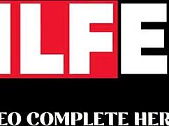 Přísahám, ztvrdl jsem při sledování mé horké nevlastní mámy vařit... sakra milfed!