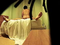 Telecamera nascosta cattura coppia grassa durante sesso orale