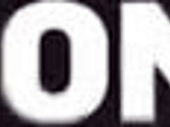 Wow ! Comment cette cougar française séduit si facilement ?