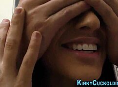 الزانية المخدوعة تُشوى من الجانبين بزبين كبيرين متعددي الأعراق