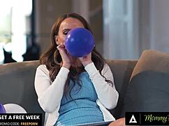 Mamin Fant - Nabita MILF Pristine Edge Jebana od Pastorka in Prijatelja