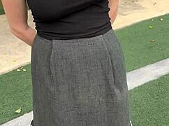 Bibliotecária safada fica louca, paga pra chupar e mamar peitos em POV móvel