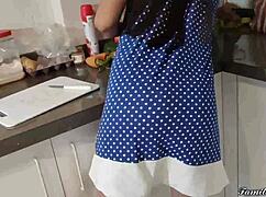 सौतेली बेटी अकेली खाना बना रही है, सौतेला पिता रफ ऐनल एक्शन से एडवांटेज लेता है. वे घर में घूम-घूमकर और करते हैं.