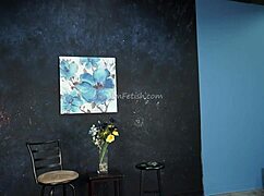 За кулисами с фетиш-моделью на промо с шарами