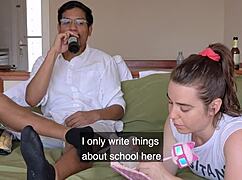 Wow! Anak Tiri Naik Ayah Tiri Liar dalam Aksi Cowgirl Interracial Biar Dia Horny!