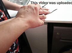 Probušio sam mamu prijatelja žestoko u kuhinji posle žurke