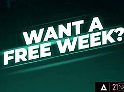 21 Naturals - Memek Basah Mona Blue Cantik Dikongkek Dalam Seperti Belum Pernah!