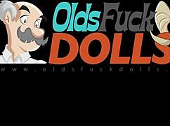 Fiatal hölgyek veszik fel a harcot öreg mogorva pasikkal kinti dugásban