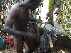 用曲线动漫娃娃在狂野后宫大鸡巴动作中猛性交，真人娃娃生肏。