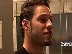 Yakışıklı Öğrenci Öğretmeni ve Profesörün Karısını Üçlü Seks İçin Baştan Çıkarabilir Mi?