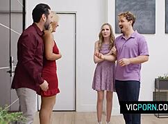 Jeg kan ikke få nok af denne hot swingers foursome med Scarlett Sage og Carlita Ray!